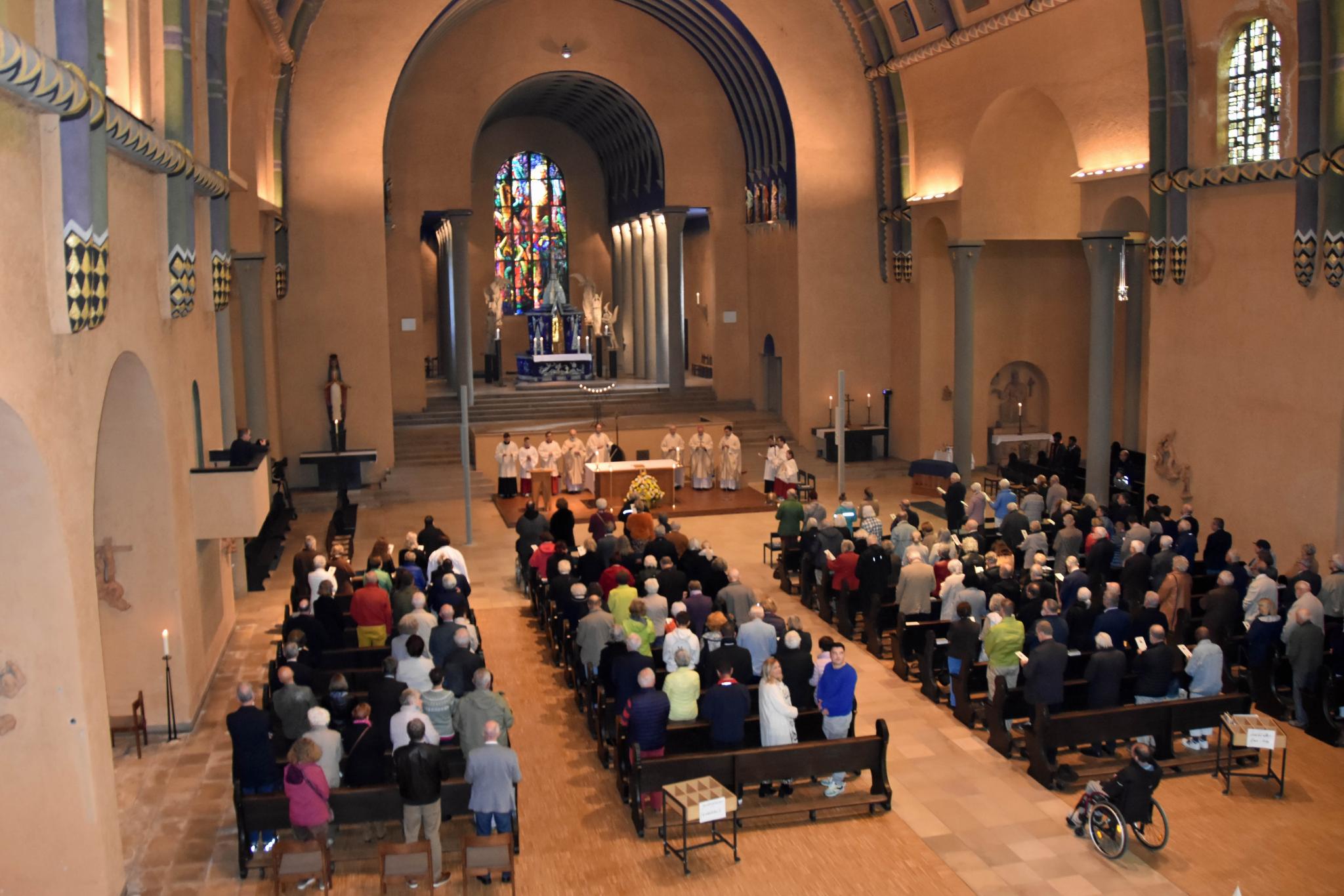 Blick in die Kirche während des Gottesdienstes